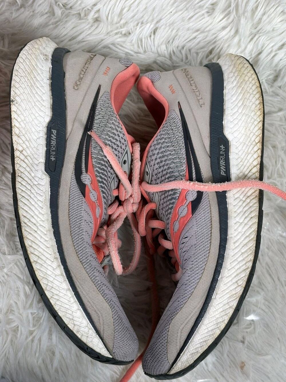 Saucony Women’s Triumph 18 Running Shoes Womens Size 7.5W Gray/Coral S10596-30